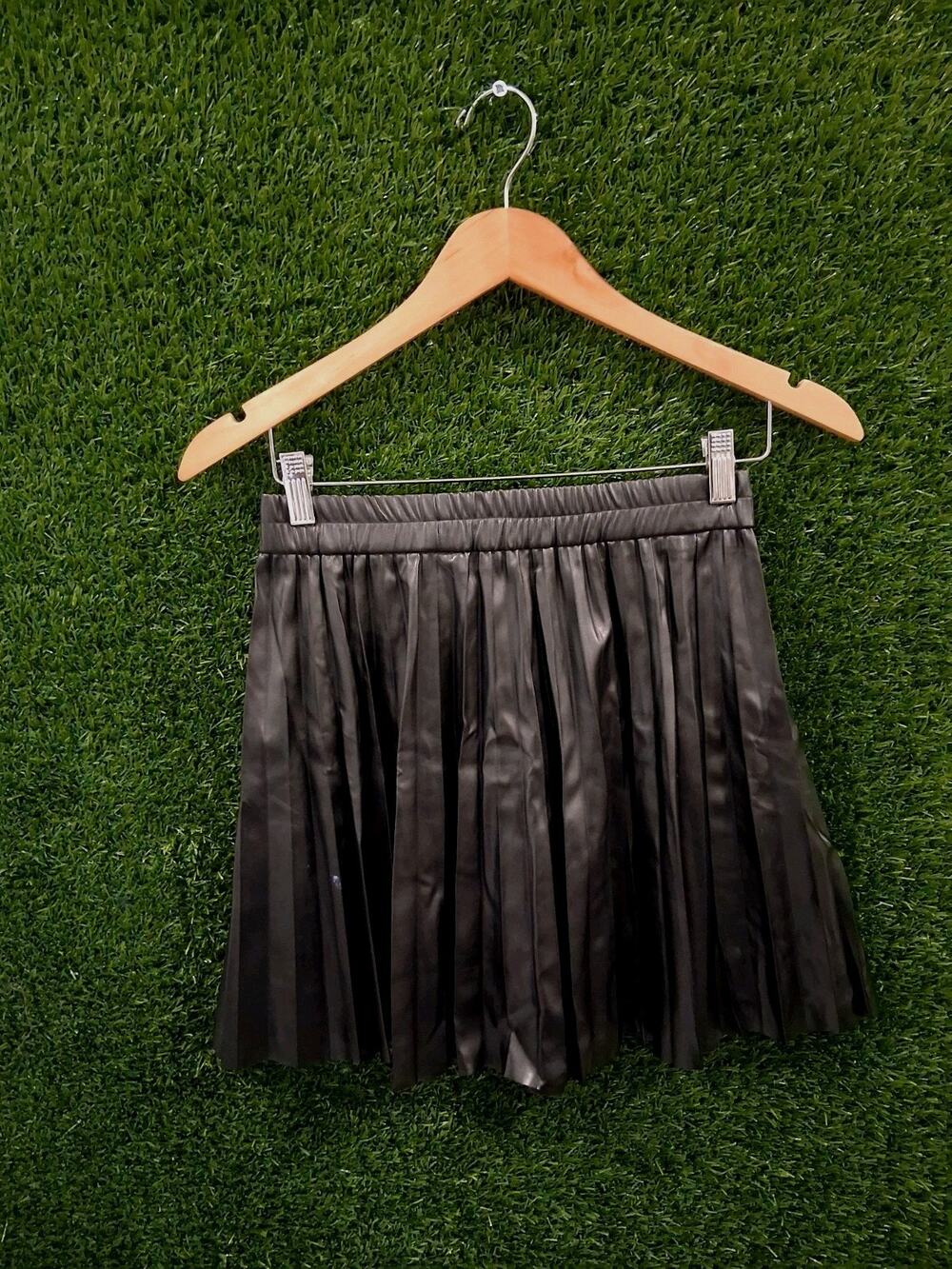 Sincerely Jules Black Faux Leather Pleated Mini Skirt Size S Elastic Waist 13"